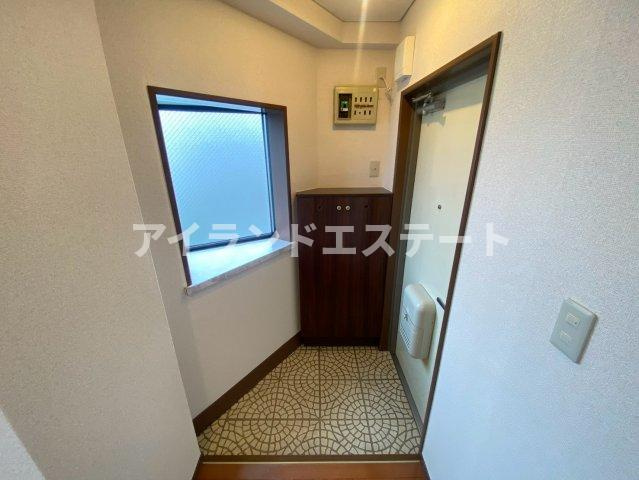 セタガヤフラット　最上階　3方角部屋　事務所相談の玄関