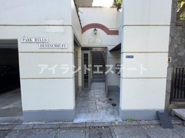 パークヒルズ田園調布　バイク置場　駐車場　宅配BOXのエントランス