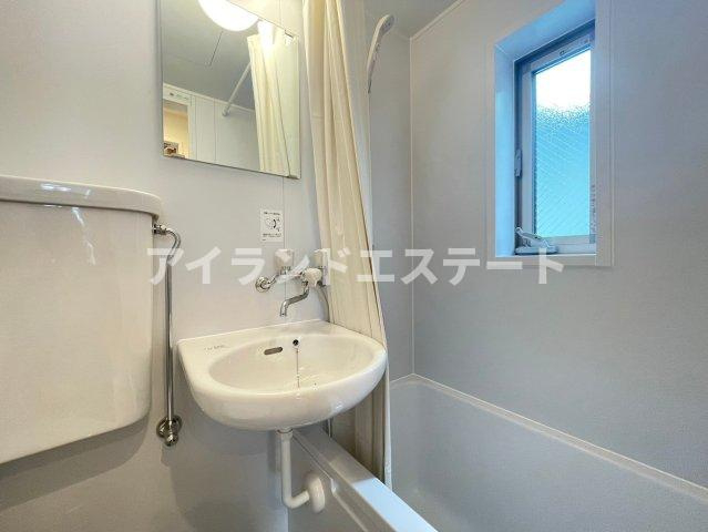 ヒューゲルハイム三軒茶屋　駅近　築浅　角部屋の浴室