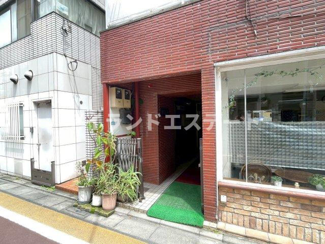 川口ビル　駅近　女性限定　角部屋のエントランス
