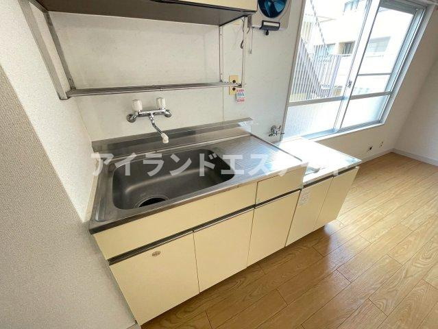 川口ビル　駅近　女性限定　角部屋のキッチン
