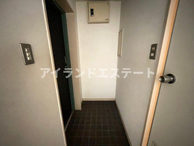 ニューリージェンシー　駅近　オートロック　洋室16帖の玄関