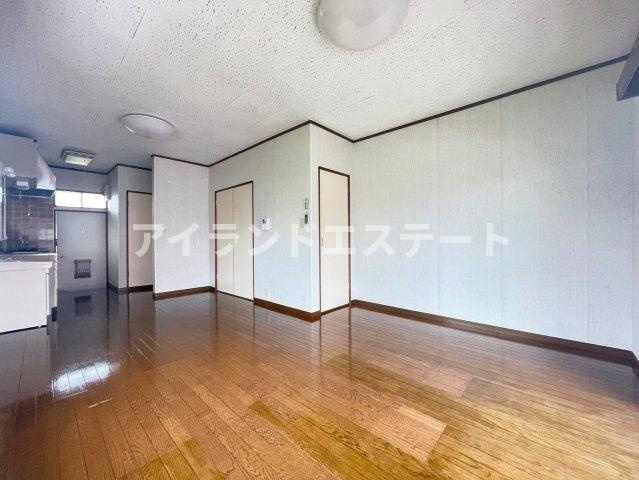 サンテラス　大型バイク相談　3面採光　ペット相談の内装