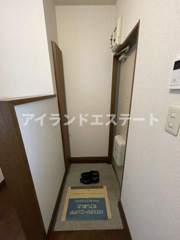メゾンドヴェルツ　敷金礼金0　角部屋　3面採光の玄関