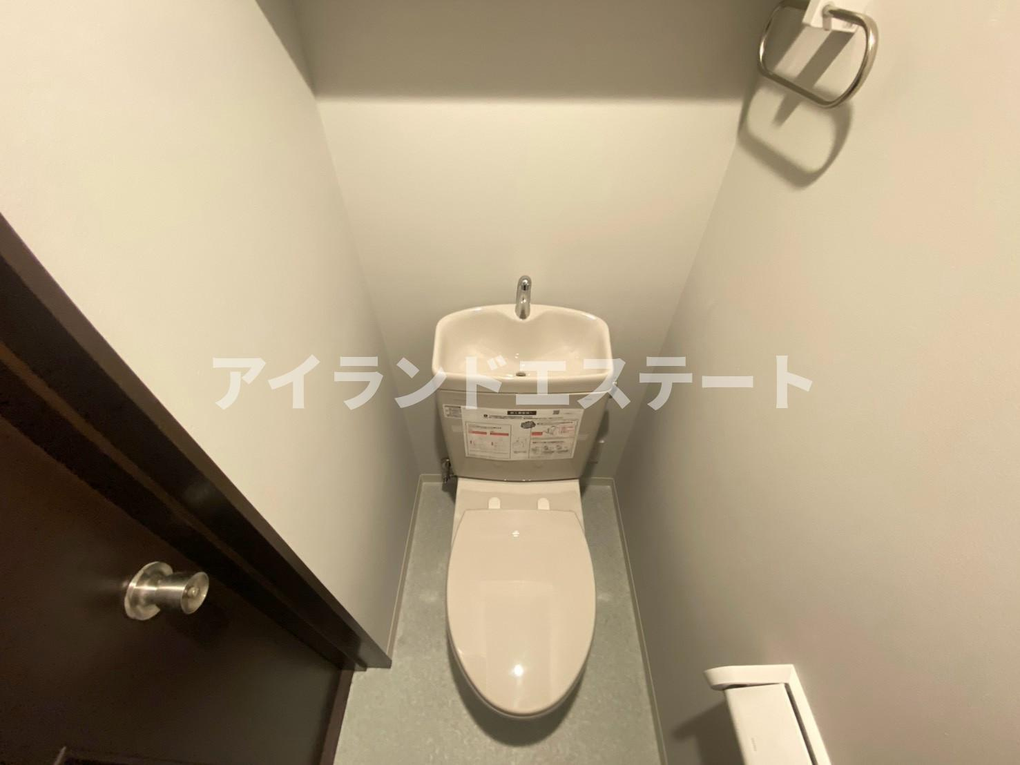 ティブロンコート　最上階　陽当たり良好　バストイレ別のトイレ