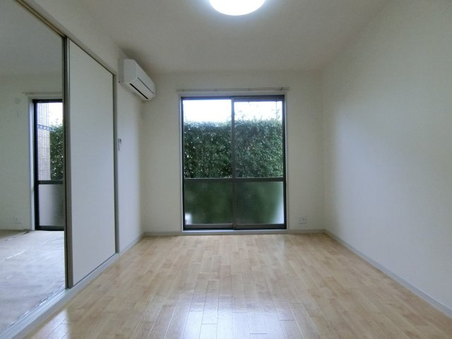 Logement de haut pon（ロジュムドオポー）の居間・リビング|イメージ101号室の写真