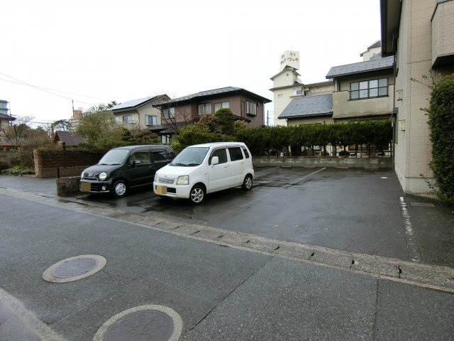Logement de haut pon（ロジュムドオポー）の駐車場