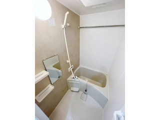 シュシュフルールの浴室|間取り反転タイプのお部屋の写真です。現況優先。