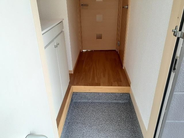 ＣＹメゾンの玄関|明るい玄関です