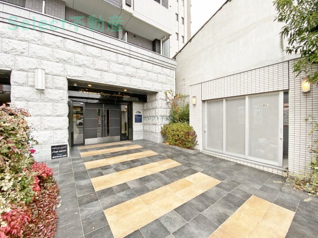 プレサンス名古屋ＳＴＡＴＩＯＮディーヴァのエントランス
