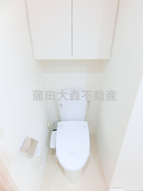 ブライズ蒲田EASTのトイレ|棚収納と温水洗浄便座トイレ