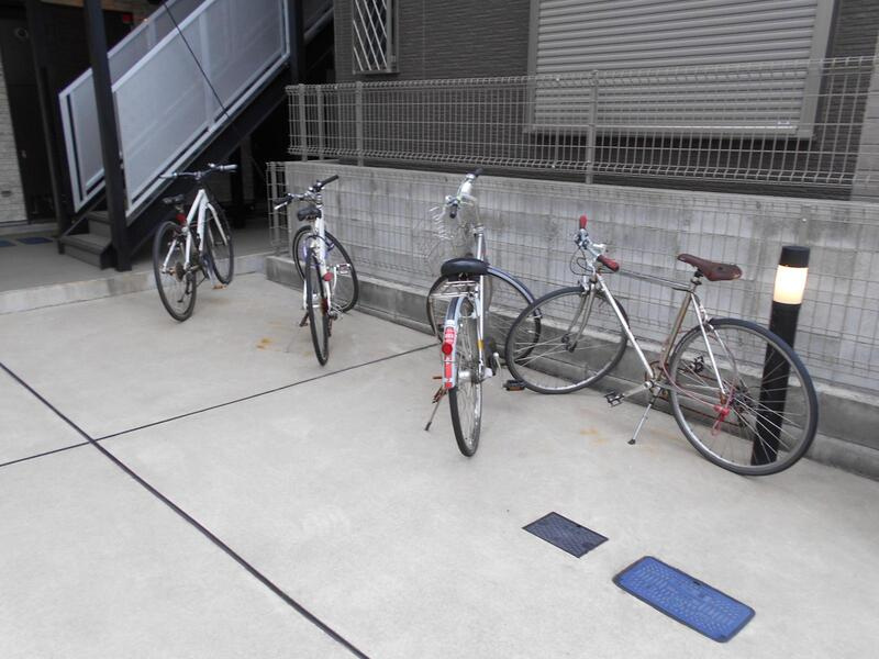 リブリ・COSMOS Cの駐車場