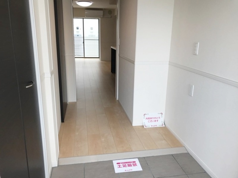 ヴィラ　アカラージュの玄関