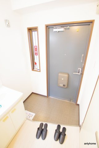 メゾネットフジ　仲介手数料無料の玄関