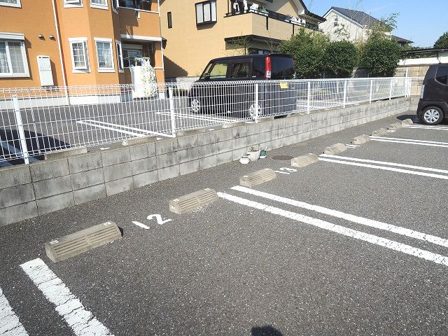 メルヴェーユー　パルファンAの駐車場