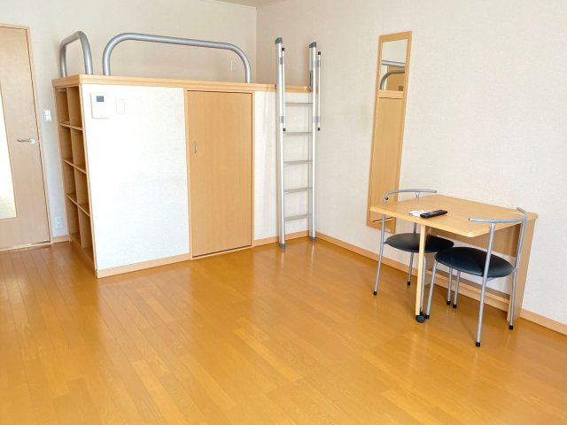 レオパレスルームス北越の寝室