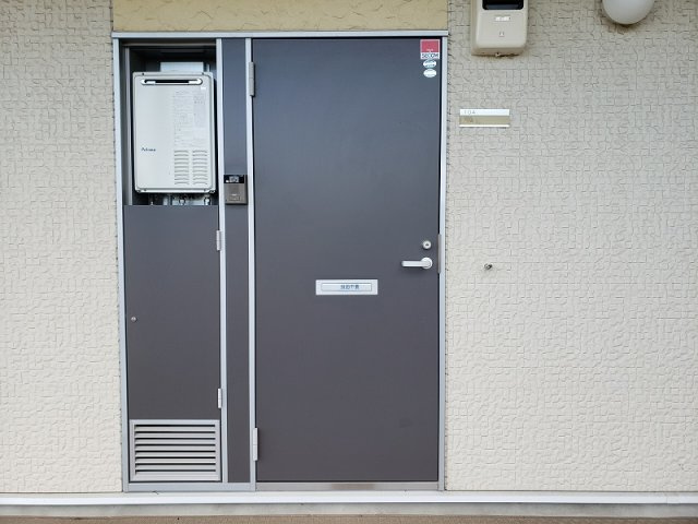 レオネクスト第三吉兵衛ハウスの玄関