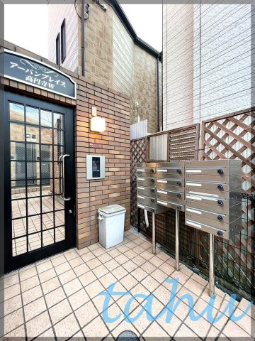 杉並区高円寺南５丁目のアパートのエントランス