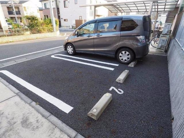 フラン・アビタシオンの駐車場