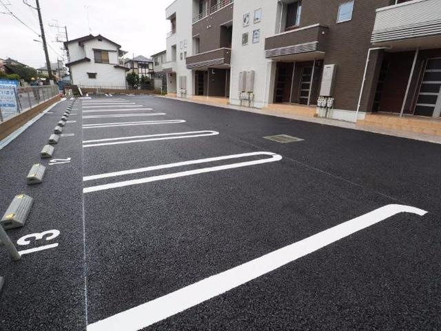 メゾンド　シュクレの駐車場