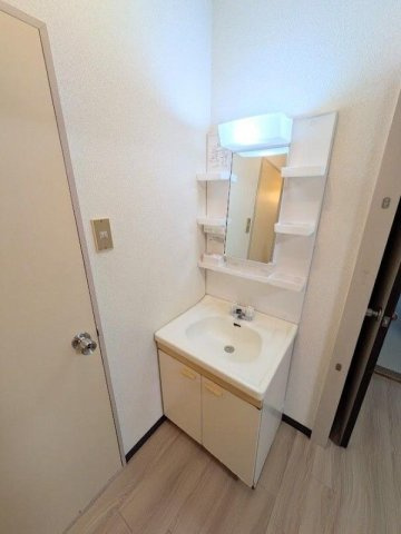 カウリーコートの独立洗面台