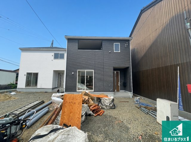 加東市社　第22期　新築一戸建ての外観|周辺は落ち着いた街並みの住宅地！子育てがしやすい住環境です！まだ未完成ですが、現地でしかわからない事もございます。是非一度ご覧ください。