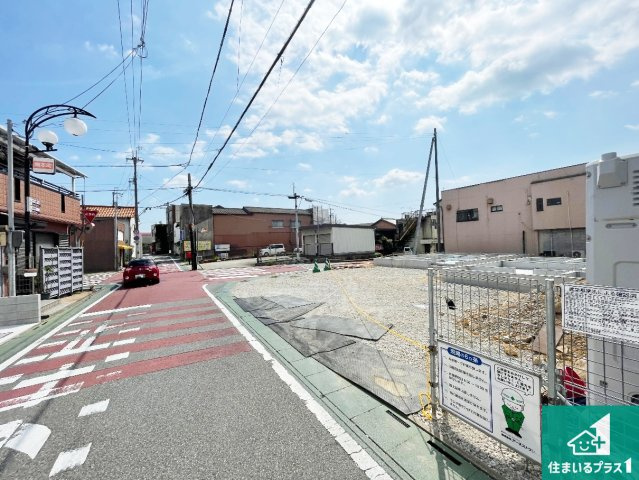 加東市社　第22期　新築一戸建ての前面道路含む現地写真|周辺は落ち着いた街並みの住宅地！子育てがしやすい住環境です！まだ未完成ですが、現地でしかわからない事もございます。是非一度ご覧ください。