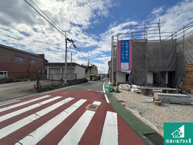 加東市社　第22期　新築一戸建ての前面道路含む現地写真|周辺は落ち着いた街並みの住宅地！子育てがしやすい住環境です！まだ未完成ですが、現地でしかわからない事もございます。是非一度ご覧ください。