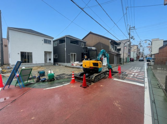 加東市社　第22期　新築一戸建ての前面道路含む現地写真|周辺は落ち着いた街並みの住宅地！子育てがしやすい住環境です！まだ未完成ですが、現地でしかわからない事もございます。是非一度ご覧ください。