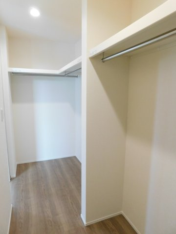 あま市下萱津五反田の新築一戸建の収納|◇大型ウォークインクローゼット◇　　家族の洋服や季節の荷物など大容量収納できます♪