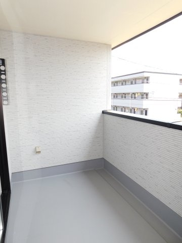 あま市下萱津五反田の新築一戸建のバルコニー|◇インナーバルコニー◇　　雨や強風、直射日光を避けやすく、洗濯物を安心して干すことができます♪