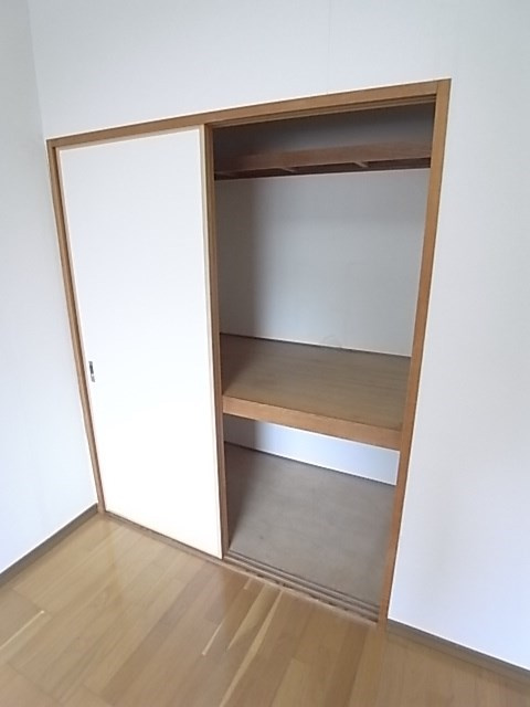 尼崎市小中島２丁目の賃貸マンションの収納