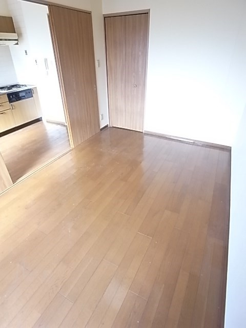 尼崎市小中島２丁目の賃貸マンションの居間・リビング