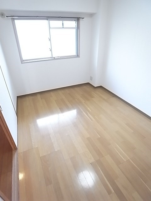 尼崎市小中島２丁目の賃貸マンションの寝室