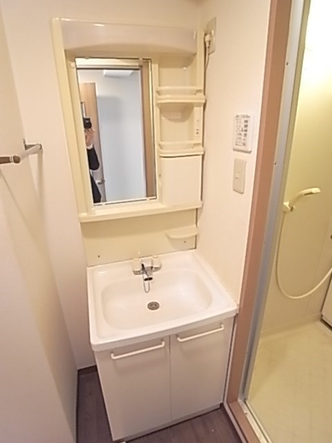 尼崎市小中島２丁目の賃貸マンションの洗面所