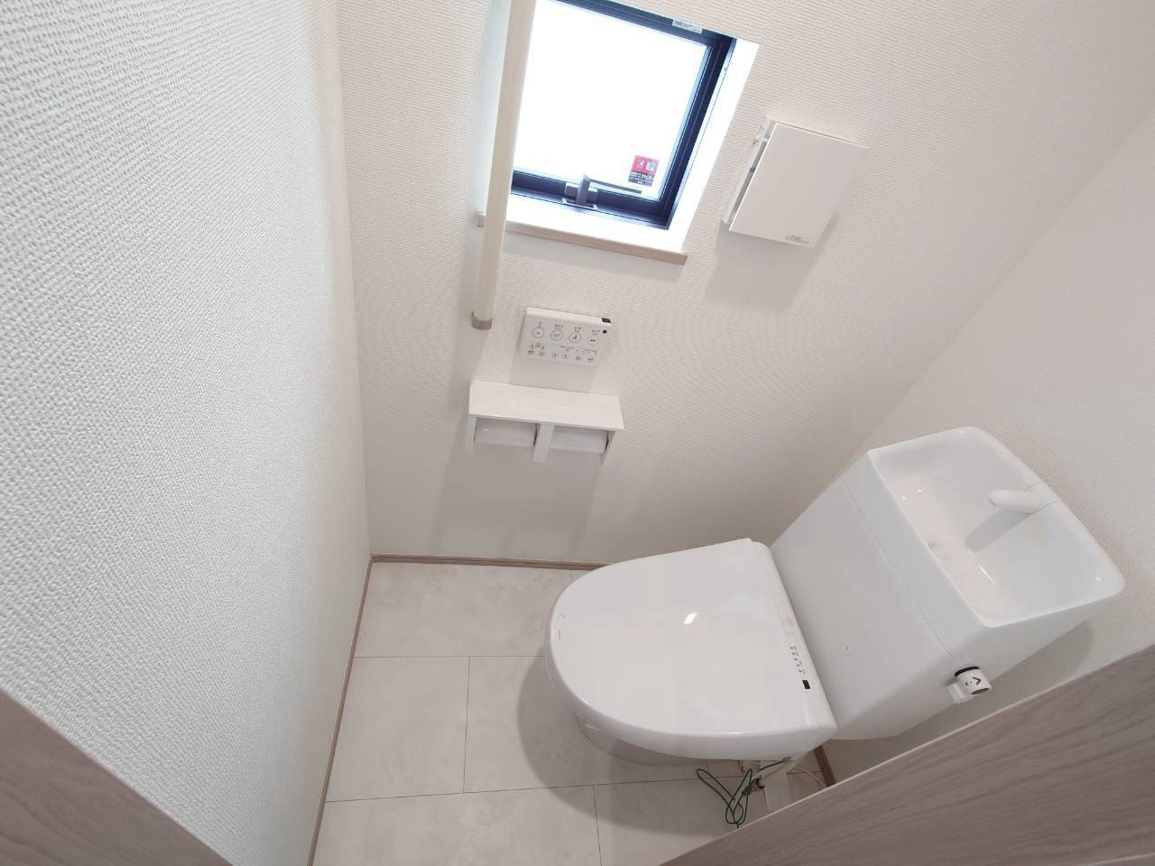 ＋＋浦添市伊祖5丁目－C号棟（全３棟）のトイレ|ゆったりとした空間のトイレです
