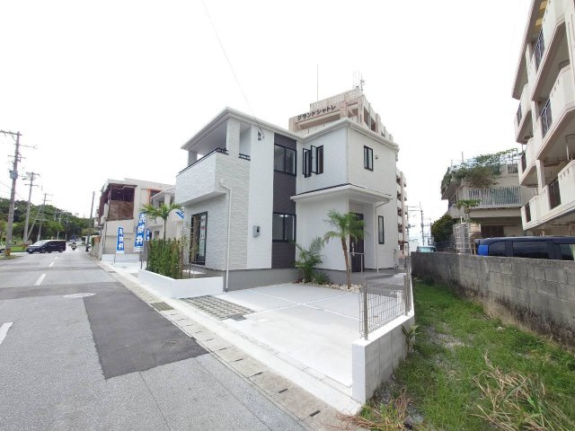 ＋＋浦添市伊祖5丁目－C号棟（全３棟）の外観|建物外観を気になさる方へ、見た目の良い物件です