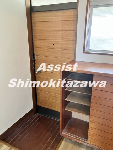 福寿ハイツの玄関