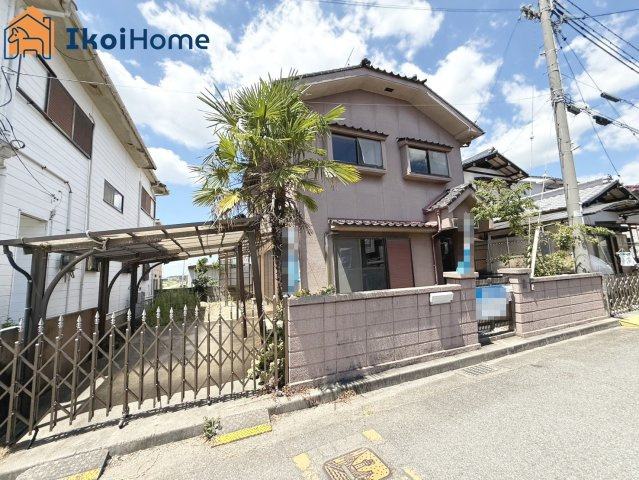 明石市大久保町八木　中古戸建の玄関|●資料・カタログのご請求無料●最寄り駅の江井ヶ島駅までは徒歩16分。駅近で通勤や通学に便利な立地です
