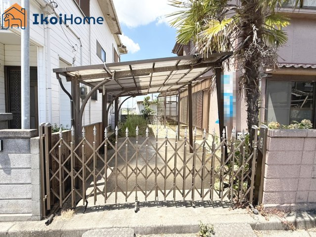 明石市大久保町八木　中古戸建の駐車場|●年中無休：当日予約可●お車2台駐車可能です！カーポート付きで雨の日も安心です！