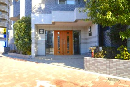 新宿区中落合２丁目の賃貸マンションのエントランス