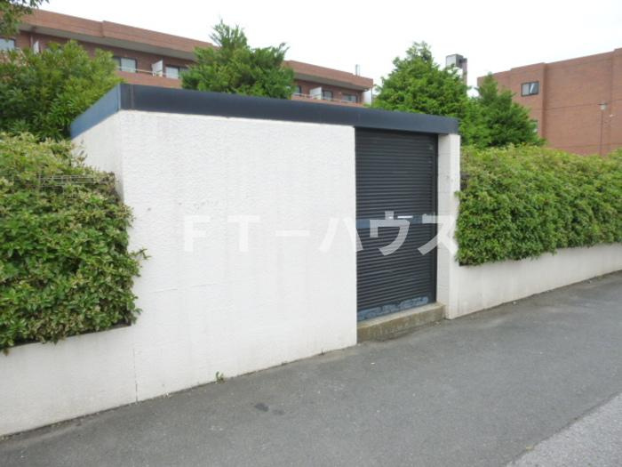 エムズ・アーク Ａ棟のエントランス|入居者様専用ゴミストッカー