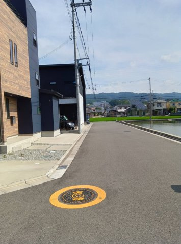 和歌山市楠見中・中古戸建・54812の前面道路含む現地写真
