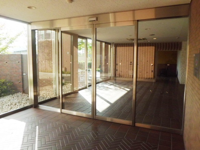 サニープレイス西芦屋2号館のエントランス