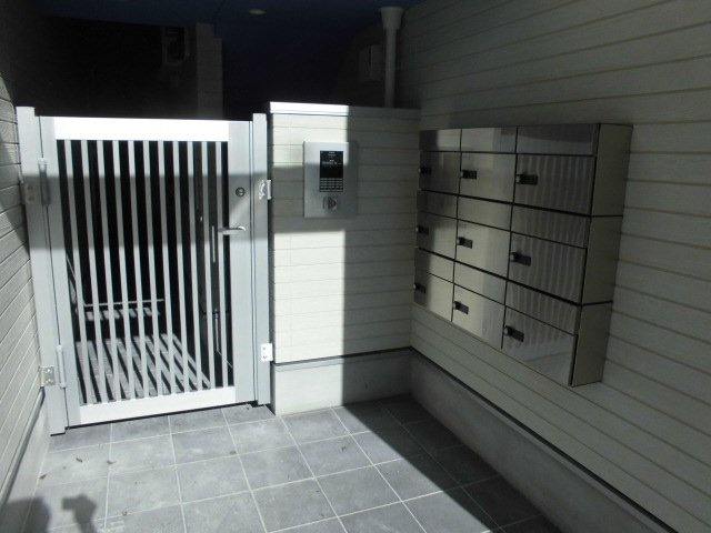 ロワジール城山町のエントランス