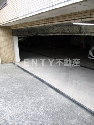 【駐車場】 | ソルトハイムⅡ | 車をお持ちの方に嬉しい駐車場付きの物件です