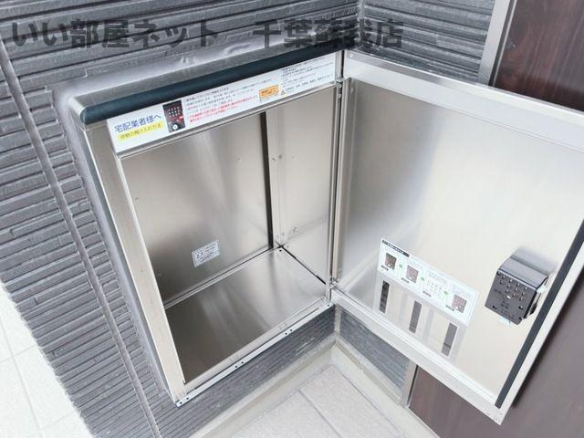 サンライズ・ガーデンⅢのエントランス|宅配ボックスがあると、自分の時間を有効活用できますね！