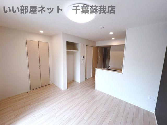 サンライズ・ガーデンⅢの居間・リビング|ゆったり過ごせる居間です