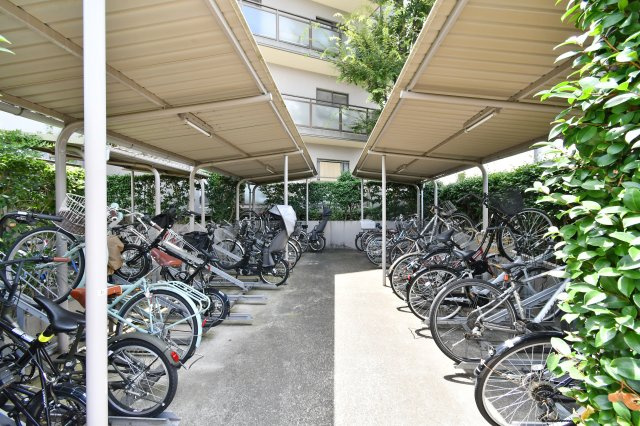 コープ野村クローバー・シティ与野4番館の駐車場