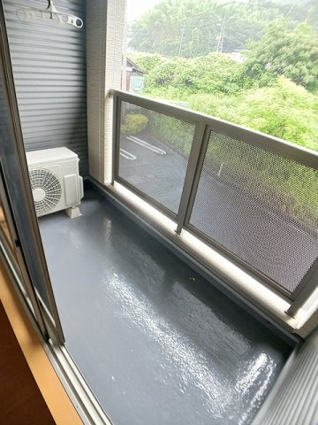 ジョイ・ブリーズのバルコニー